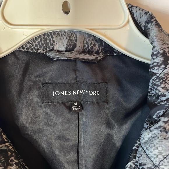 Jones New York Women's Size Medium Quilted Jacket/ Coat Animal Print - Picture 2 of 8
